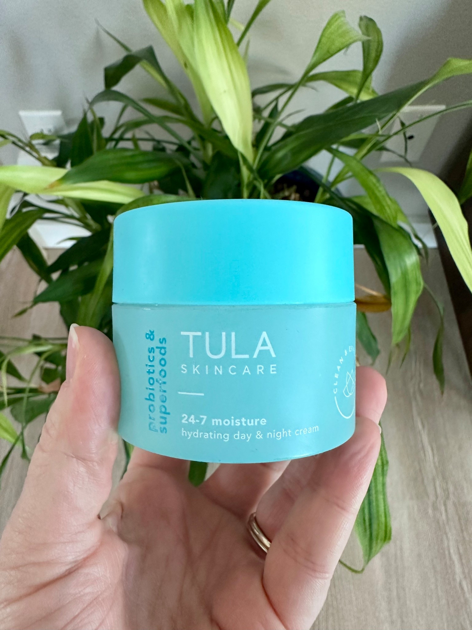 This TULA 24-7 Hydrating Day & Night Cream is a staple in my skincare routine ✨
So nourishing, lightweight, and perfect for maintaining skin balance while improving smoothness. Love that it’s infused with watermelon & apple extract for extra hydration—great for day and night.

TULA skincare, hydrating face cream, day and night moisturizer, skincare routine essentials, glowing skin products

#LTKBeauty #TulaSkincare #SkincareRoutine #HydratedSkin #CleanBeauty #GlowingSkin #BeautyFavorites #SelfCareEssentials

#LTKselfcare #LTKmorningroutine #LTKgrwm