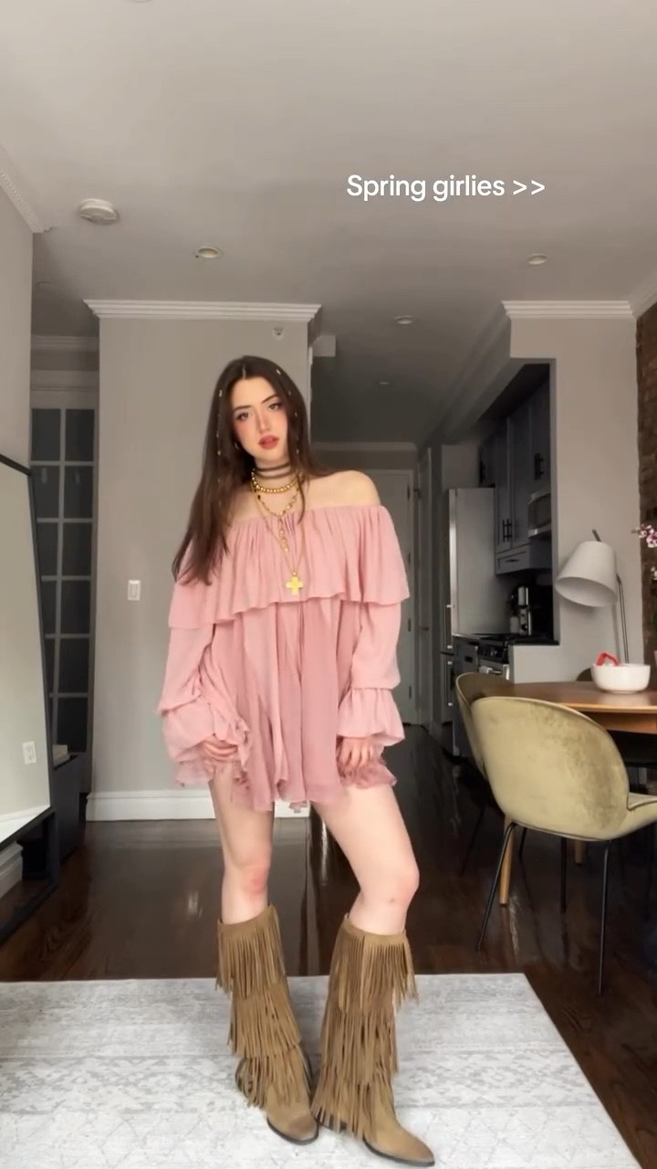 Thanking god every day I was born a woman bc how do you explain this feeling to a man 🌸🎀💐