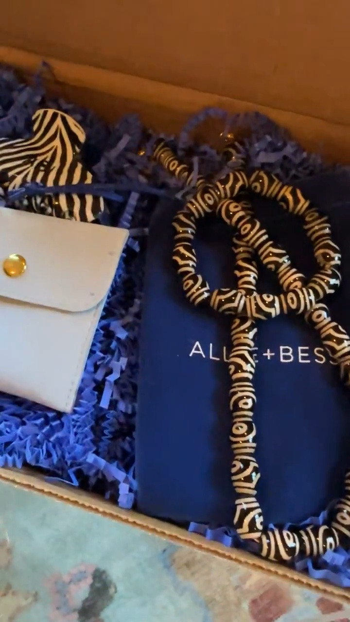 Happy 7th Anniversary to Allie + Bess!! So proud of you and here’s to many more!! 

*code Catherine20 at Allie + Bess

#LTKdayinmylife #LTKSeasonal #LTKstorytime