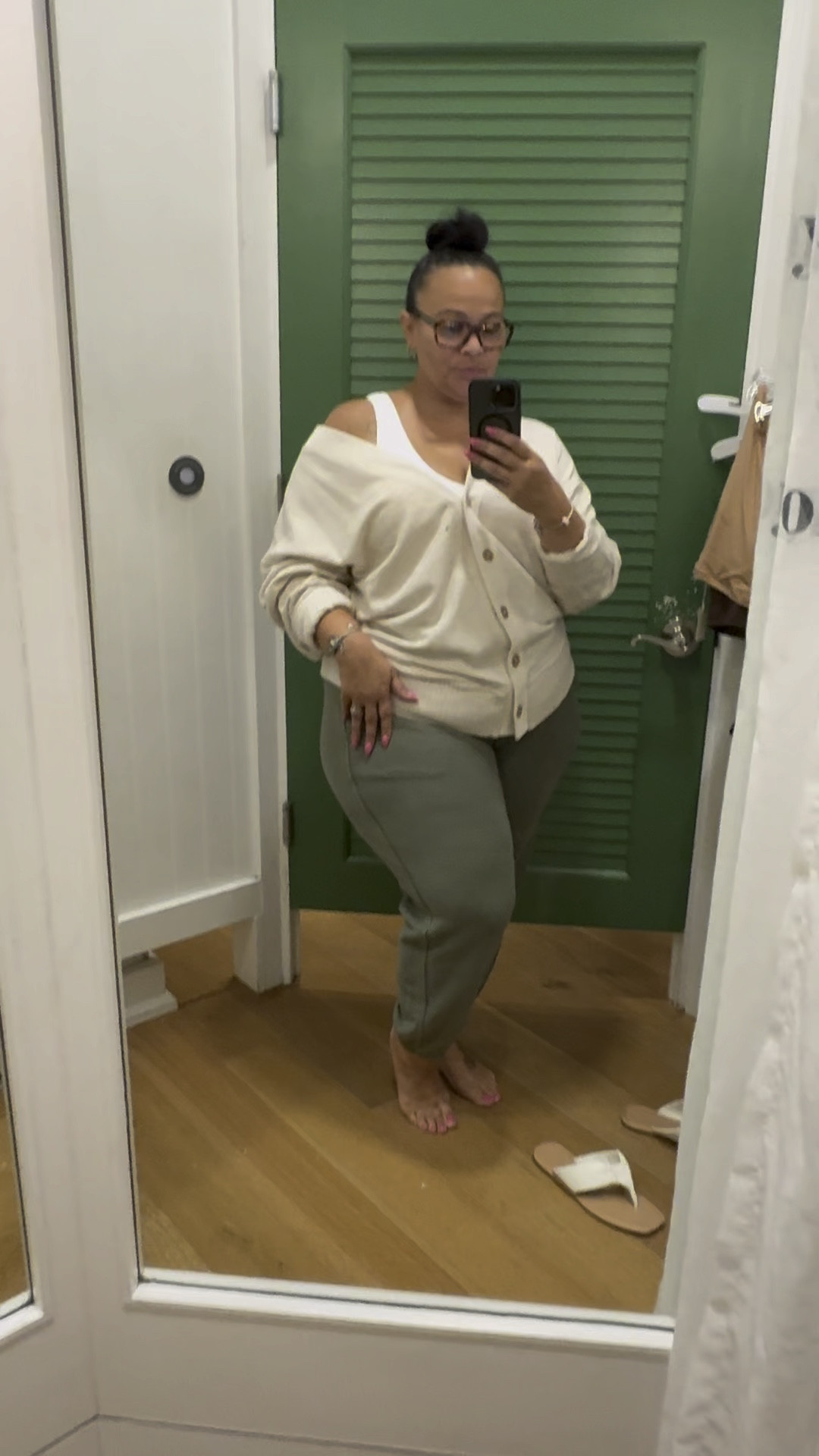 Idk about you, but I’m ready for fall!!! I LOVE loungewear with a cute flair!!! Everything I’m wearing is an XL,
Aerie runs big!! They do offer XXL online only 🤎

#LTKFindsUnder100 #LTKStyleTip #LTKVideo