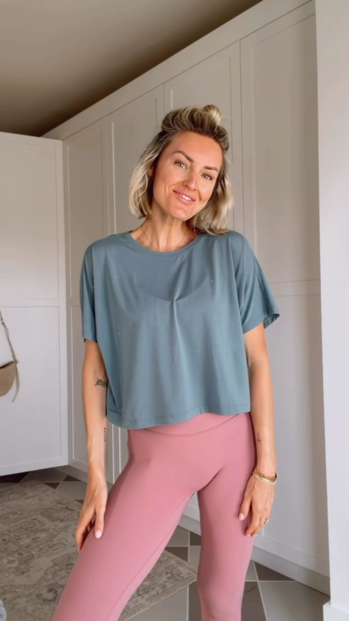 The cutest pieces for an athleisure look! So breathable and I love the waistband on these leggings. The perfect dusty rose color! Wearing size s in both leggings and top. 

Loverly grey, workout class outfits, pink leggings, ypb Abercrombie, athleta, everyday athleisure 

#LTKActive