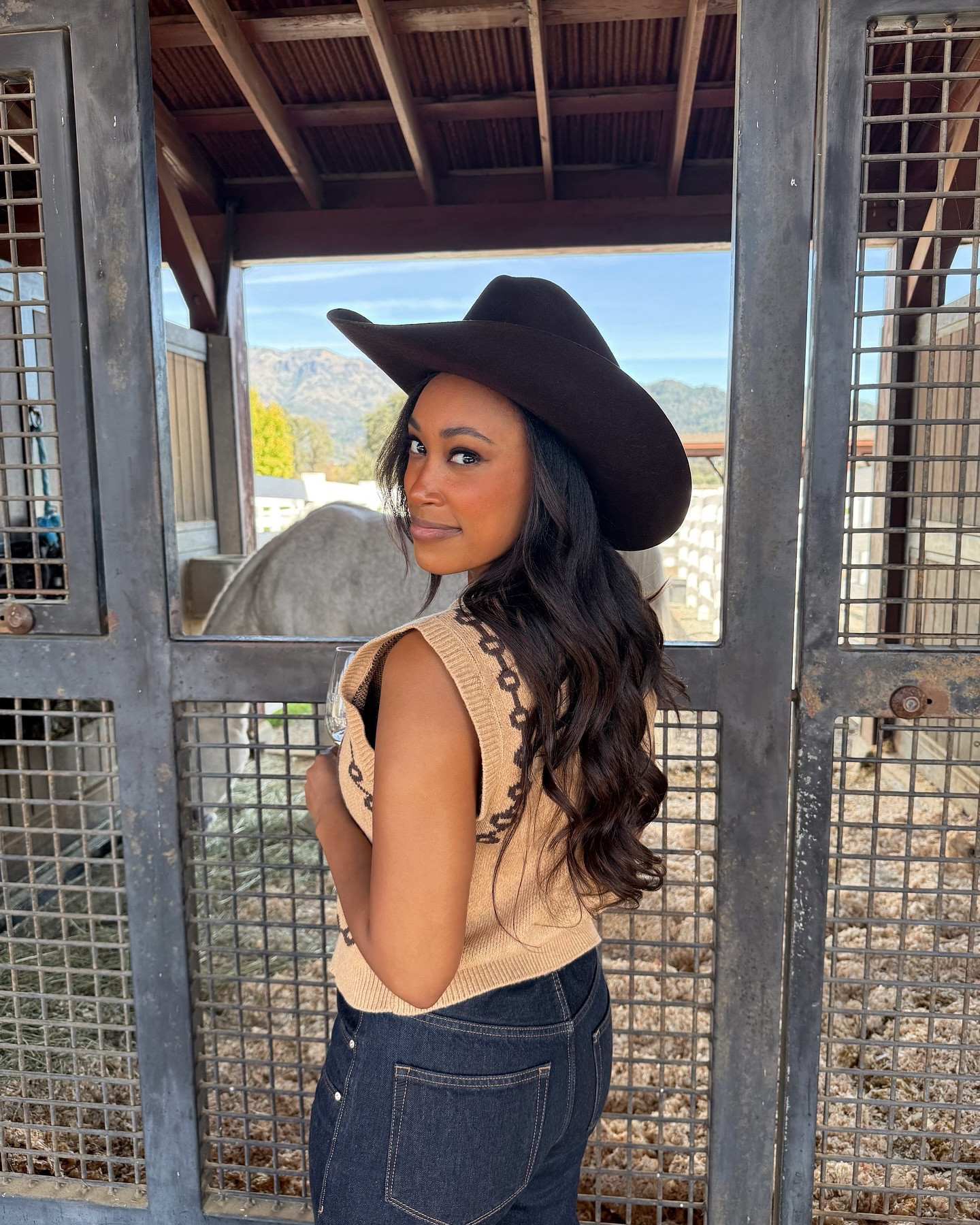 Cowgirl, horses & wine kind of weekend 🐴🍷⛰️
•
•
•
•
#fall #yearofthehorse #western

#LTKootd #LTKSaleAlert #LTKdayinmylife