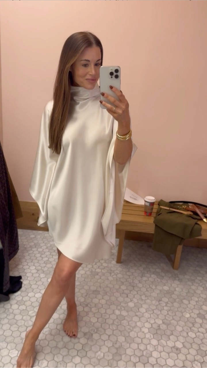 This fan satin dress from Aritzia is so stunning! It looks angelic. Would be such a gorgeous look for a holiday or Christmas party!

#LTKHoliday #LTKSeasonal #LTKootd