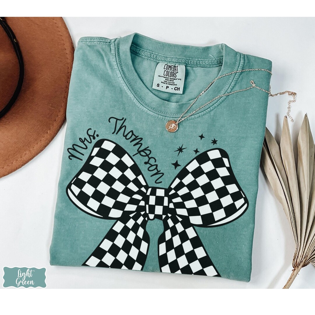 Custom Teacher Checkered Bow Comfort Colors® Shirt, Teacher Name Tee, Back to School T-shirt, Te... | Etsy (US)