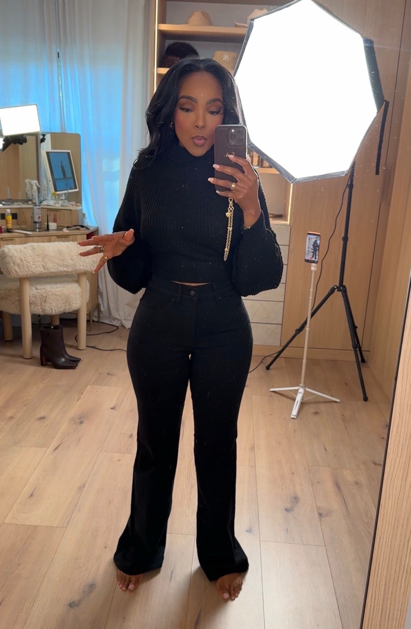 ✨ Easy All-Black, Cozy & Polished

This is my go-to kind of outfit when I want zero effort but still want to look put together. A cozy black sweater paired with classic black denim creates a clean, flattering silhouette that works on repeat. Simple, timeless, and the kind of look where the cost per wear just keeps getting better.

Perfect for:
• Everyday wear
• Casual outings
• Errands or coffee runs

📏 Sizing:
Top: Small
Denim: 4 Regular

Measurements:
5’4” · 138 lbs · 34D · 27” waist · 40” hips

Tap to get details.

All-black outfit inspiration, cozy sweater styling, elevated everyday basics, simple neutral looks, effortless casual outfits.

Follow me on Instagram and YouTube @kirasfashionfinds

#LTKgrwm #LTKWorkwear #LTKootd