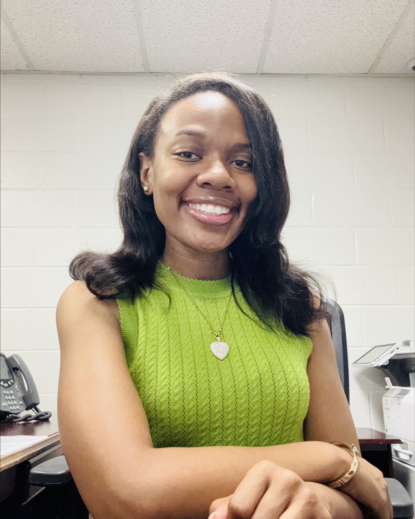 Ladies this vibrant, lightweight green knit sleeveless sweater from @Walmart is perfect for work and post-work activities😍💚

I am wearing a size Small & the necklace is from Macy’s it’s from the Guess brand🛍️

#LTKgrwm #LTKdayinmylife #LTKootd