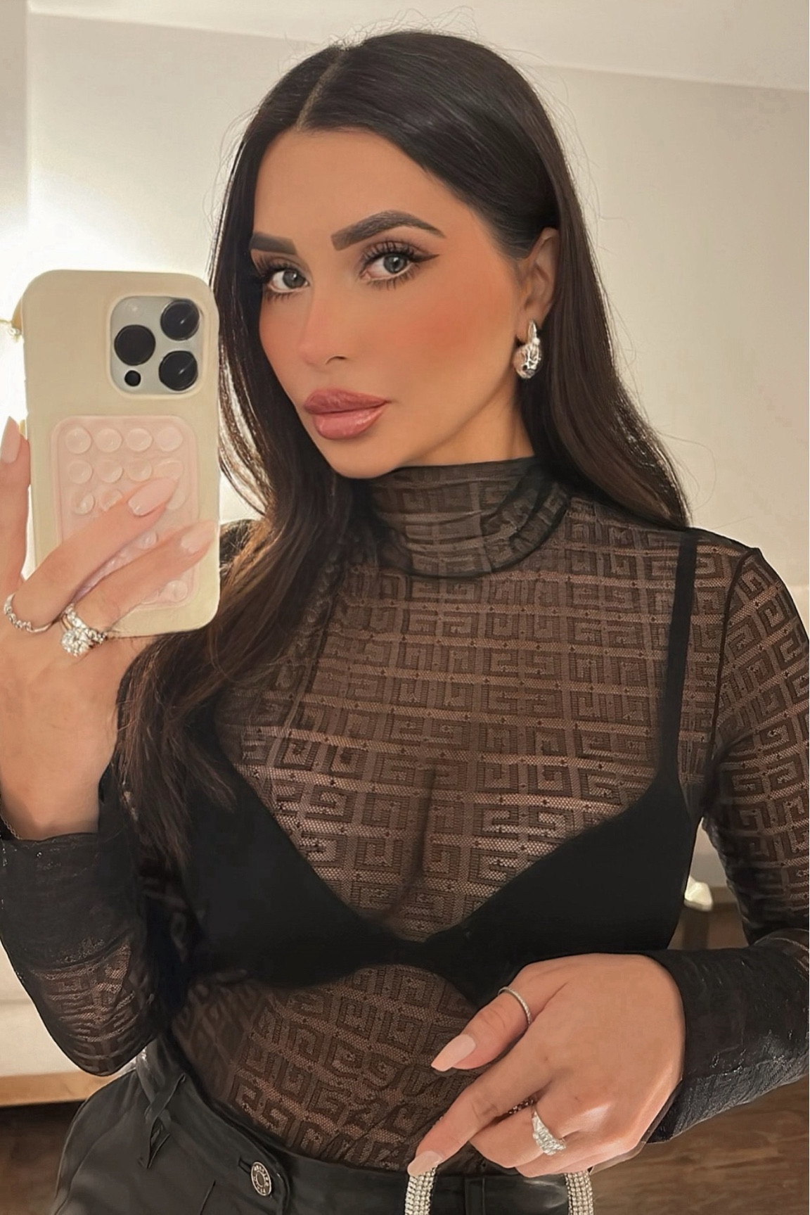 Date night fit 🖤

#LTKitbag #LTKshoecrush #LTKstyletip