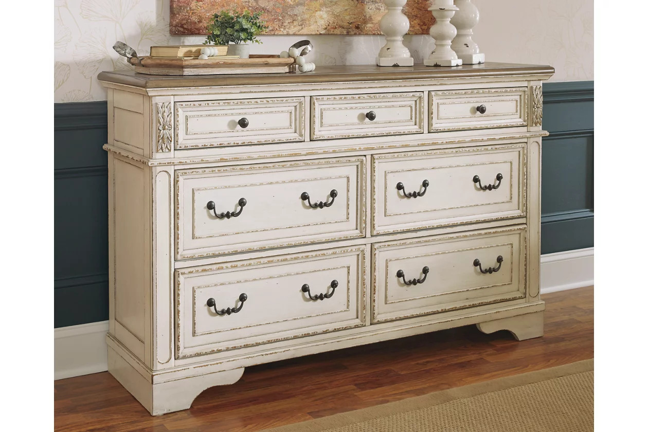 Realyn 7 Drawer Dresser | Ashley