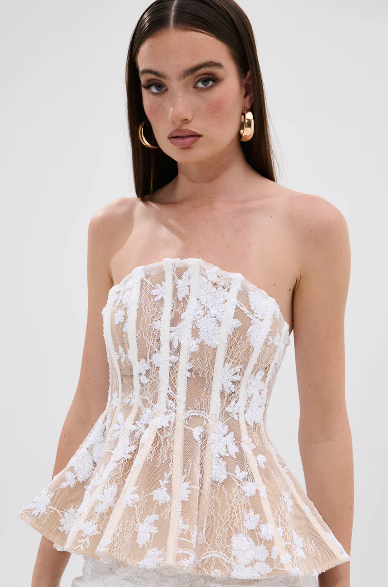 UP NEXT LACE CORSET TOP IN WHITE | AKIRA