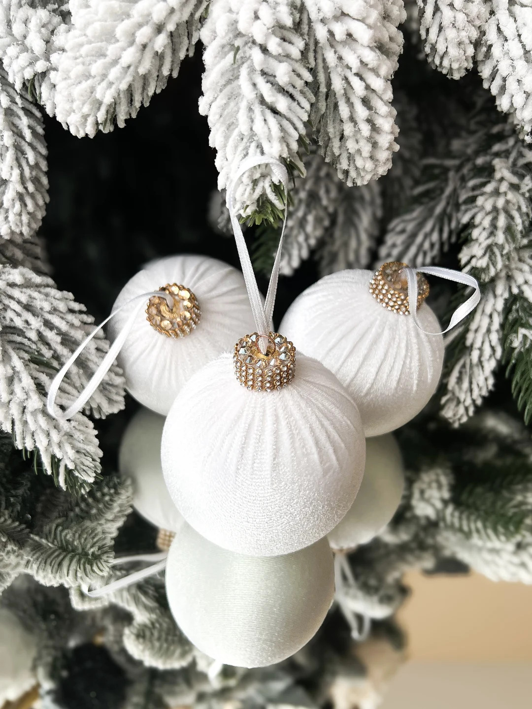 Bola de terciopelo NAVIDAD BLANCA 3.15, Adornos navideños blancos, Decoraciones navideñas blanc... | Etsy (US)