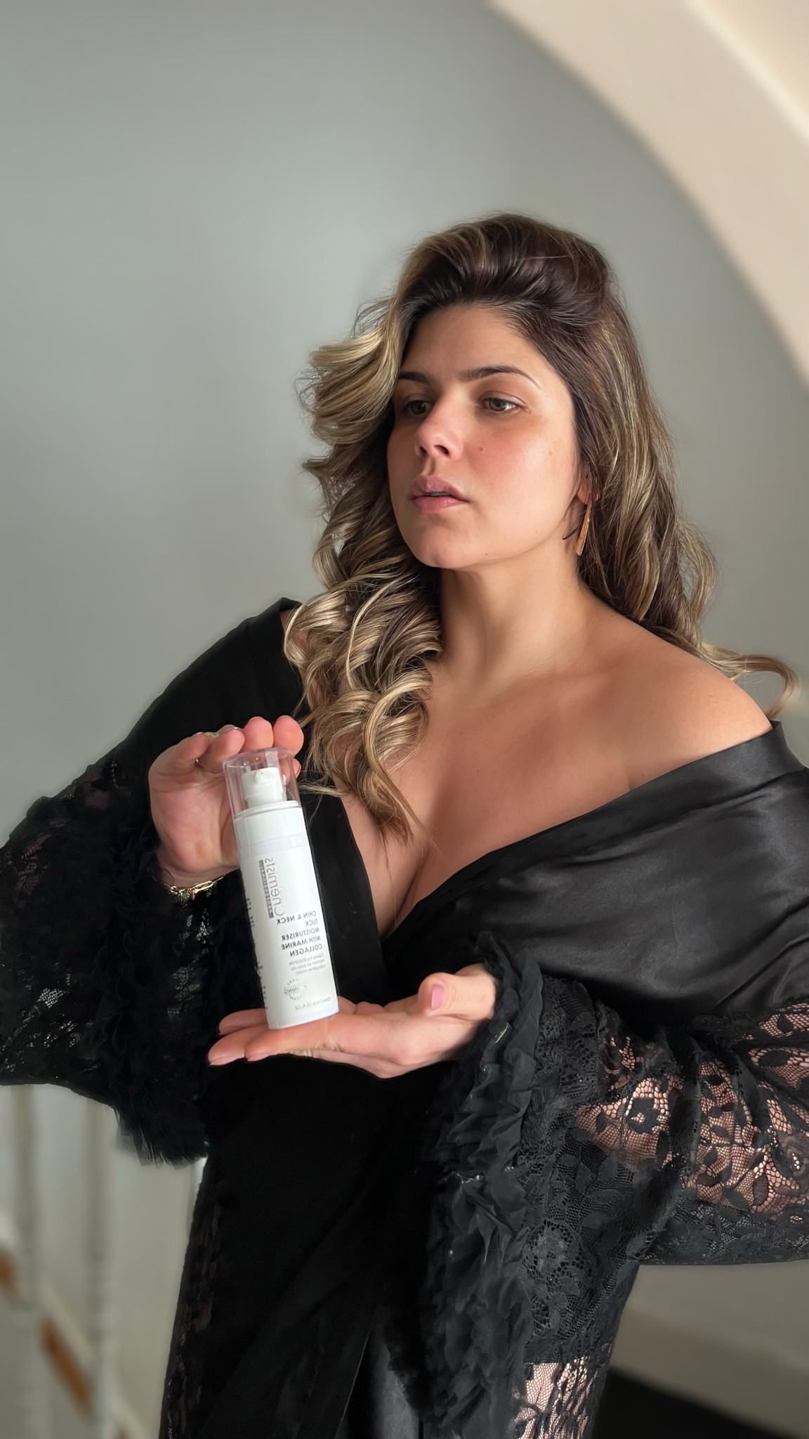 I never skip my neck in the morning.

This chin & neck cream has become such an essential in my routine — it deeply hydrates while helping to support firmness and definition in this delicate area.

I love how lightweight it feels, but still intensely nourishing. It’s one of those small details that makes a visible difference over time.

Taking care of every detail just feels… intentional.

#ad


#LTKuk #LTKbeauty