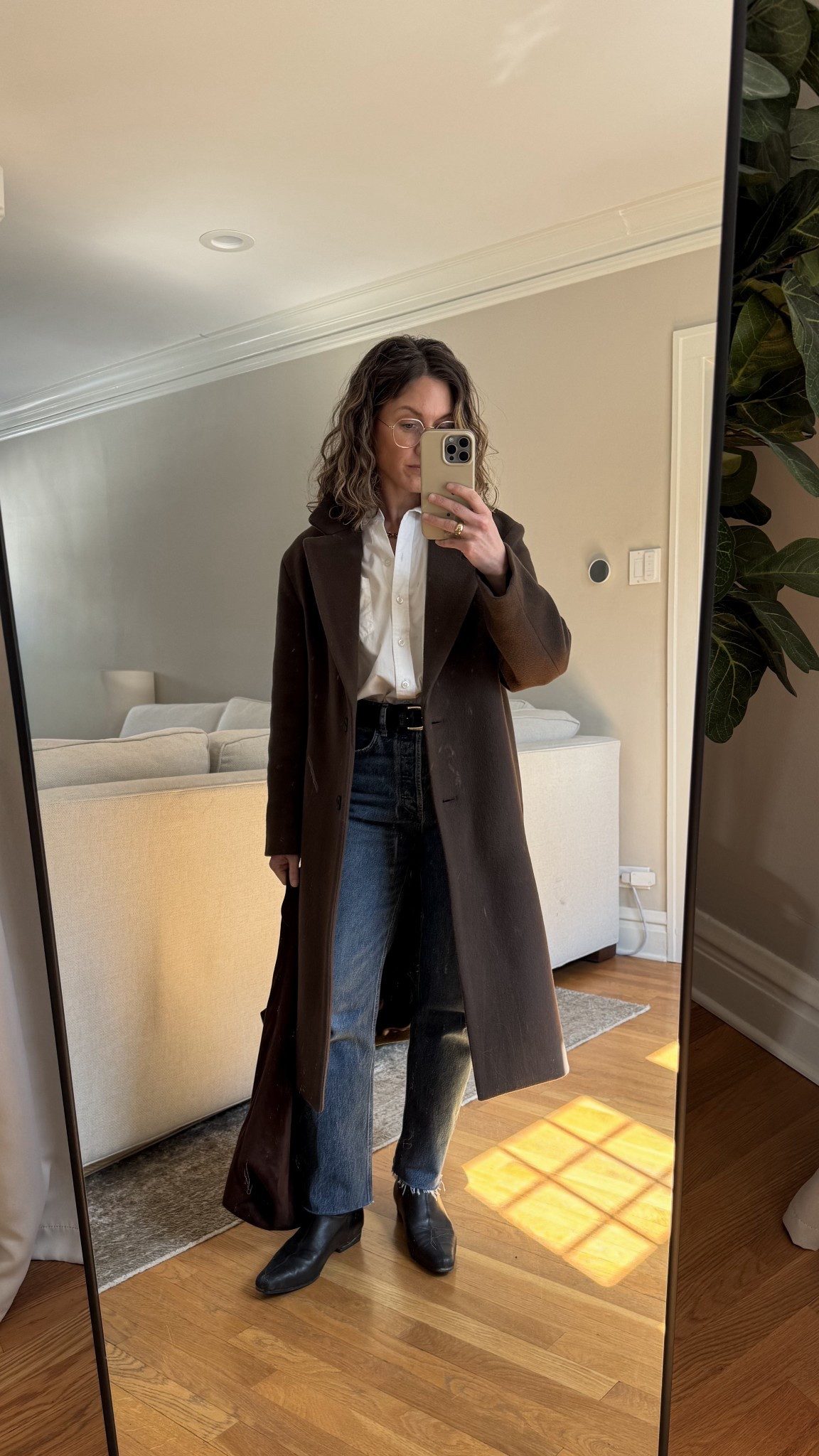 Look of the Day // 3.18

Gap button down, XS, TTS for an oversized fit. Agolde denim, 25, TTS for a relaxed fit. Aritzia coat, XS, TTS. Bared footwear boots, TTS. Gap bag. Warby Parker sunglasses  

#LTKootd #LTKOver40 #LTKPetite