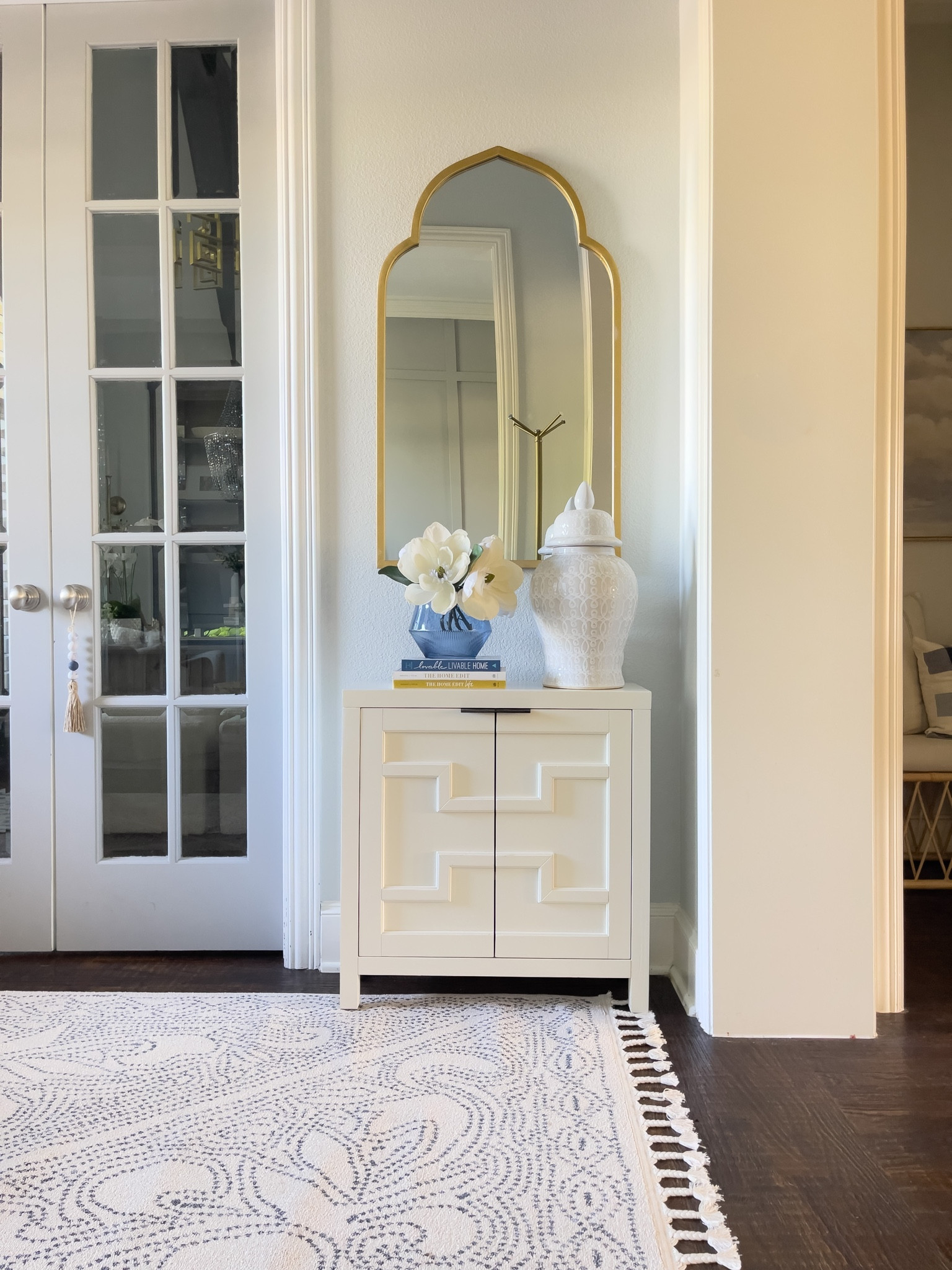 Entryway foyer table. Coastal decor. Blue and white patterned rug. Foyer decor. Entryway decor



#LTKstyletip #LTKFind #LTKhome