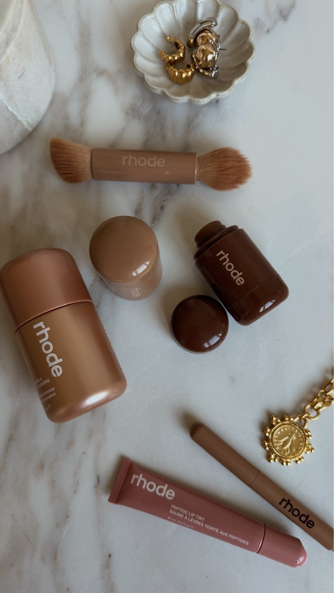 My favorite Rhode products

Rhode lip pencil - shade lean
Rhode lip tint - shade toast 
Rhode glazing milk - shade 3
Rhode pocket blush - tan line - pinky tan