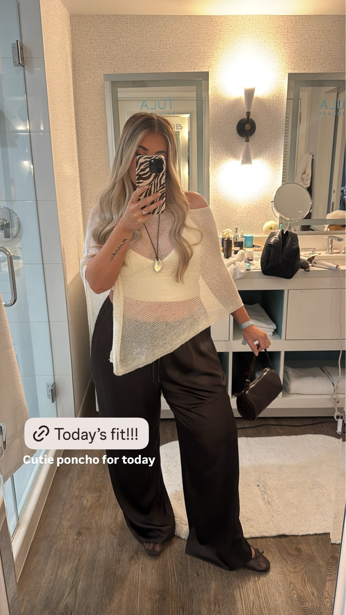 Cutie fall outfit! The pants are sold out but linked a similar pair in the link below🤎

#LTKSaleAlert #LTKMidsize #LTKSeasonal