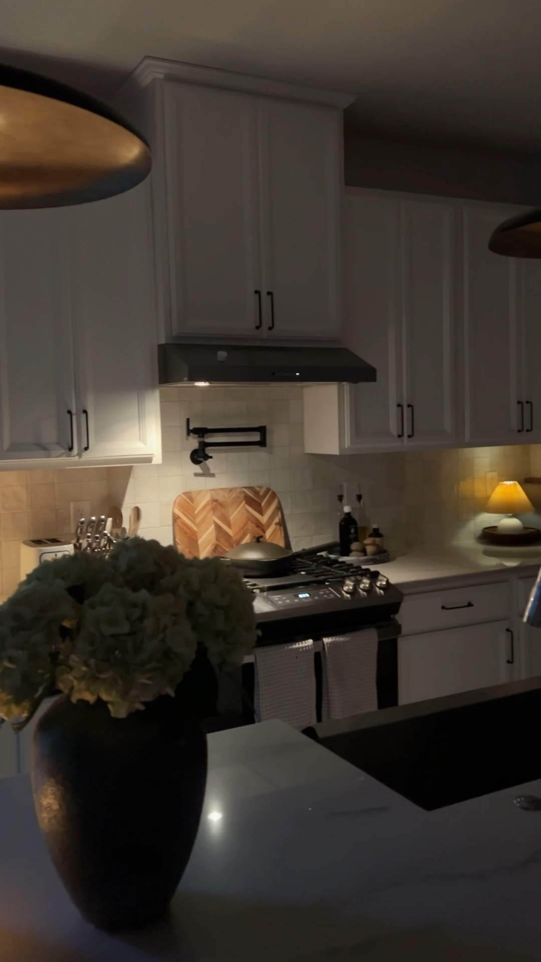 Cozy kitchen 🕯️🌙 mini lamp, afloral, countertop styling

#LTKHome