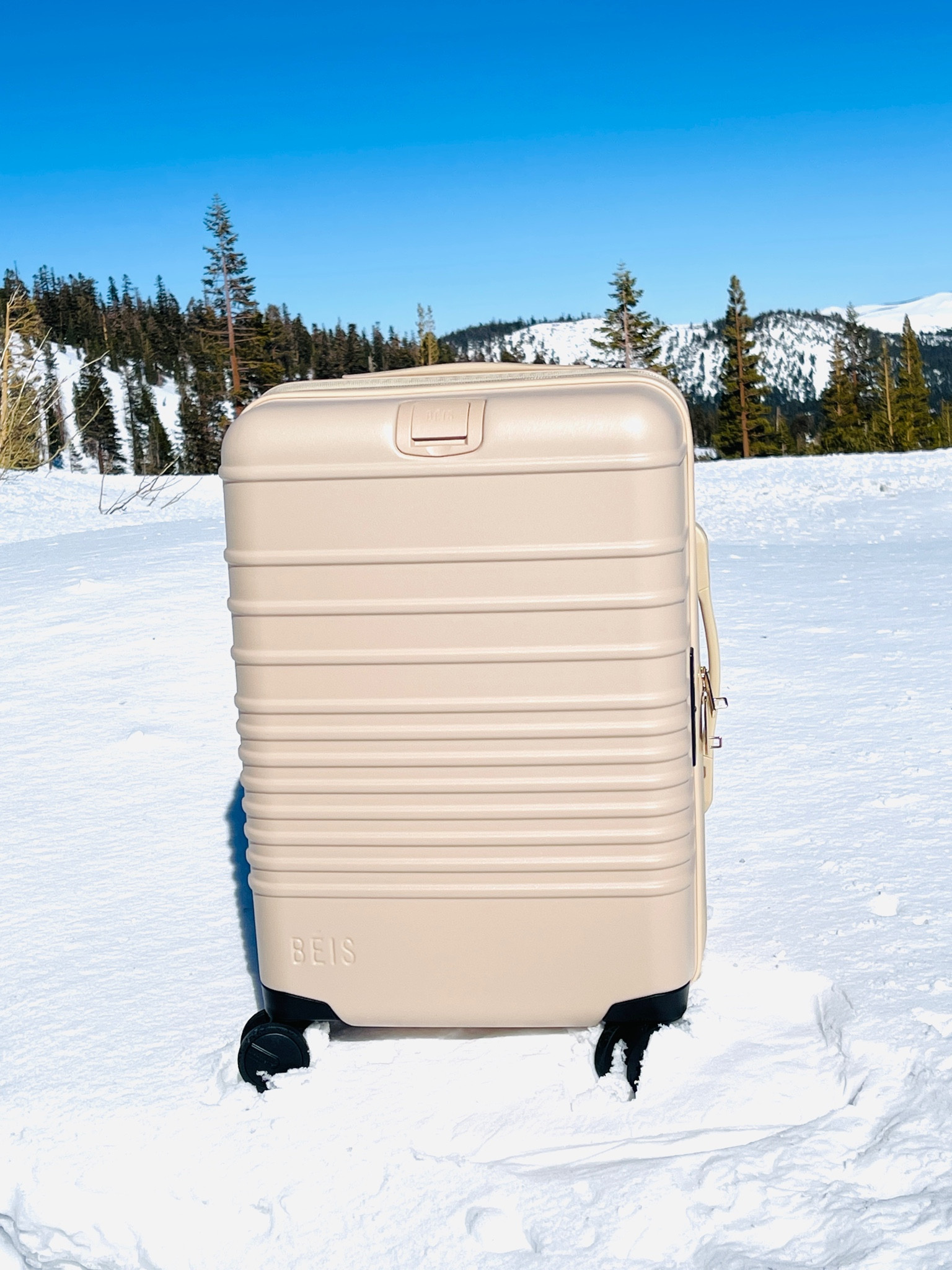 Travelling this season? Why not upgrade your suitcase to this beautiful neutral one? Lighter and roomier you’ll take this everywhere with you☺️😘 Best of all you can see the inside part in the dark unlike dark colored ones. Sweet! Comes in matching Medium and Large check-in luggages as well 😉





#ltkstyletip #luggage #travelbags #carryon #neutralbags #travelluggage #hardshellbags #beis 

#LTKitbag #LTKFind #LTKtravel