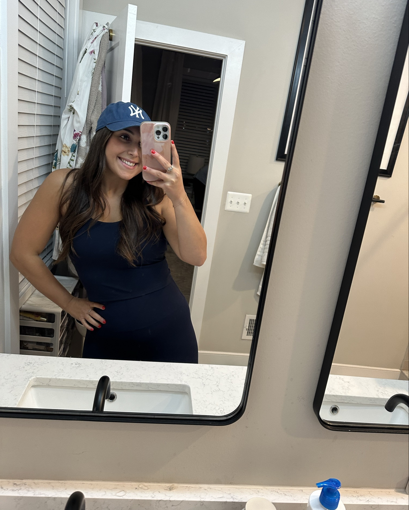 HeyNuts matching workout set! 
Top - L
Pants - L 25"
Color is true navy!

#LTKSaleAlert #LTKU #LTKActive