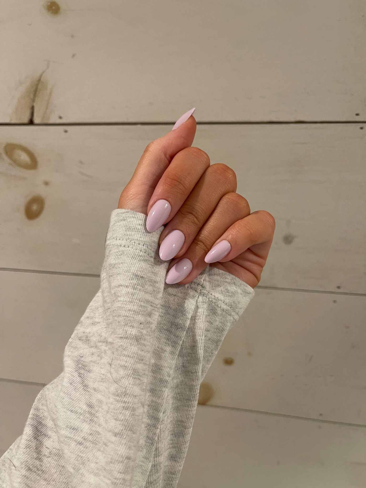 My fav press on nails that last 2 weeks! OPI 🫐💜🪻

This shade is “Polly want a lacquer” 💜