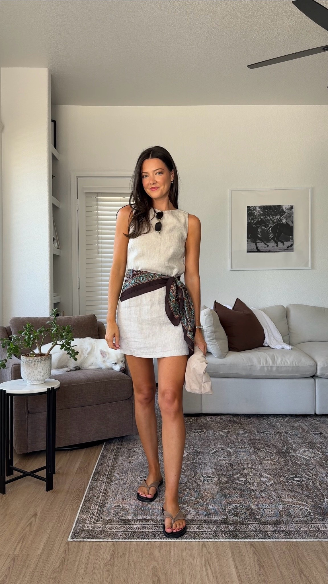 I am 5’7 wearing size XS in the linen dress!