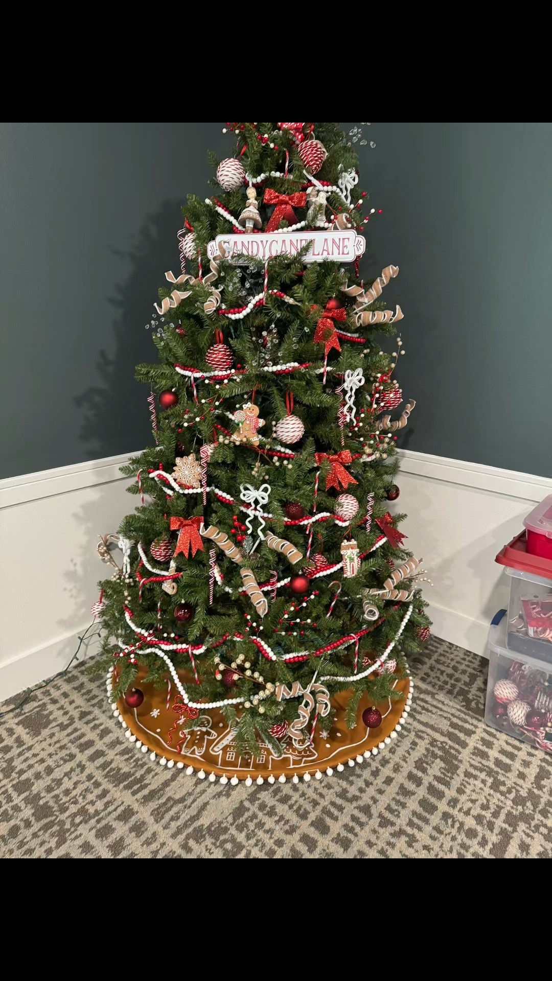 Gingerbread dreams, but make it décor.
This Christmas tree is serving full gingerbread fantasy — warm browns, sugared whites, candy-inspired accents, and all the cozy charm that makes your home feel like a holiday bakery (minus the calories… unfortunately).

If you love classic Christmas magic with a playful twist, this gingerbread-style tree is the one. It’s cute, it’s nostalgic, it’s “I need to take a picture in front of this immediately” energy.

Perfect for living rooms, entryways, or anywhere you want guests to gasp and ask, “Where did you get that done?!”

Sweet, stylish, and oh-so-festive — gingerbread décor season is officially ON. 🍪🎄

#LTKHoliday #LTKSeasonal #LTKBump