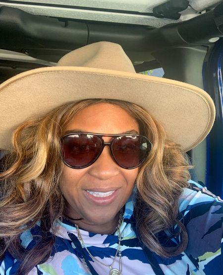 I love accessories. This wide brim had from Chapel Hats has become one of my favorites. Paired with my @toms sunglasses and @kendrascott necklace. They make the perfect combination with any outfit. #KendraScott #ChapelHats #Jewelry #Accessories #Vibes #Fashion 