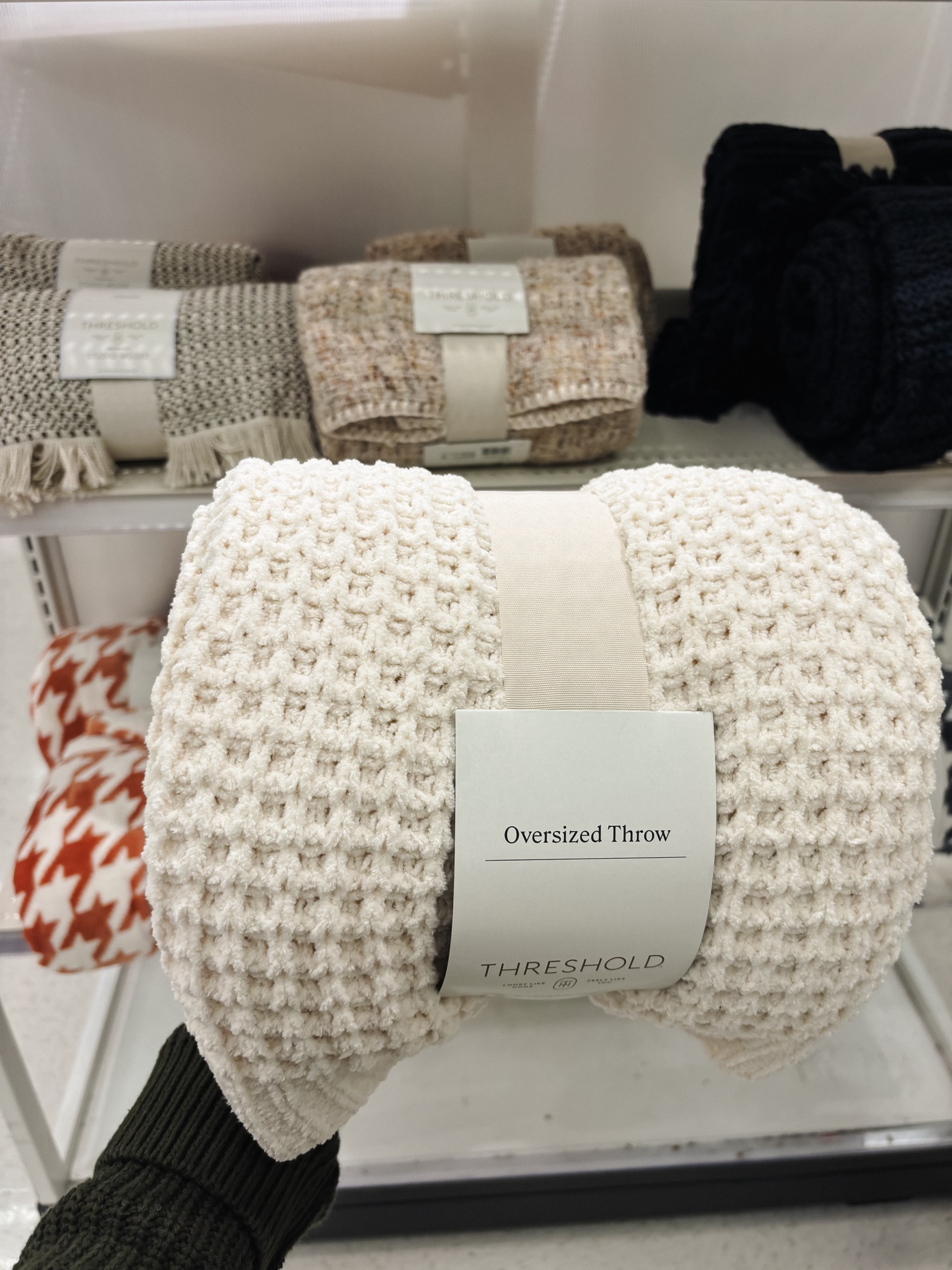 Chunky knit oversized throw blanket 

#LTKHome #LTKStyleTip #LTKSeasonal