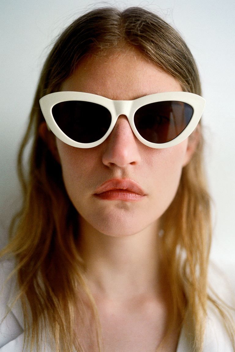 Cat-eye sunglasses - White - Ladies | H&M GB | H&M (UK, MY, IN, SG, PH, TW, HK)