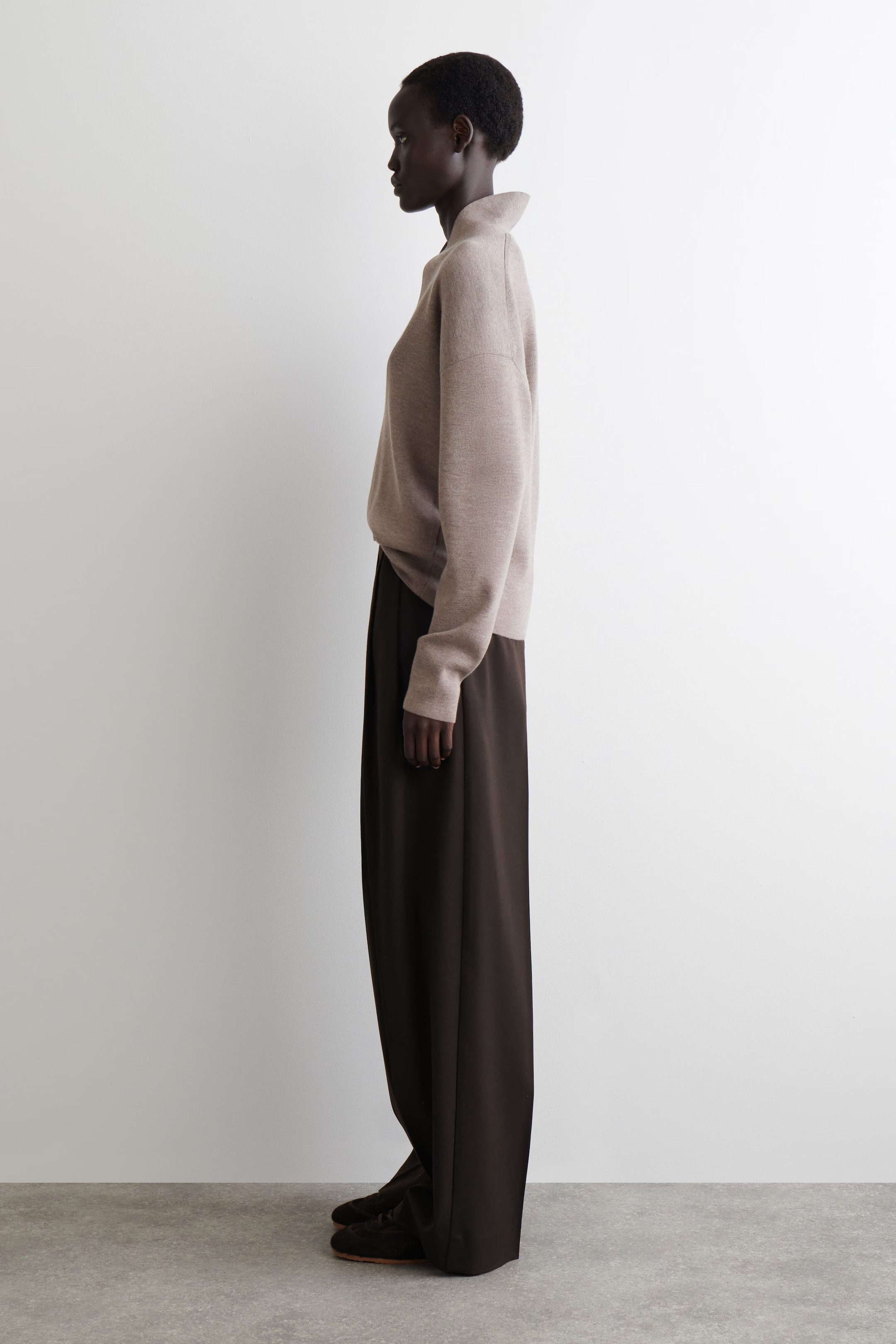 DRAPED MERINO WOOL V-NECK SWEATER - MOLE MÉLANGE | COS | COS (EU)