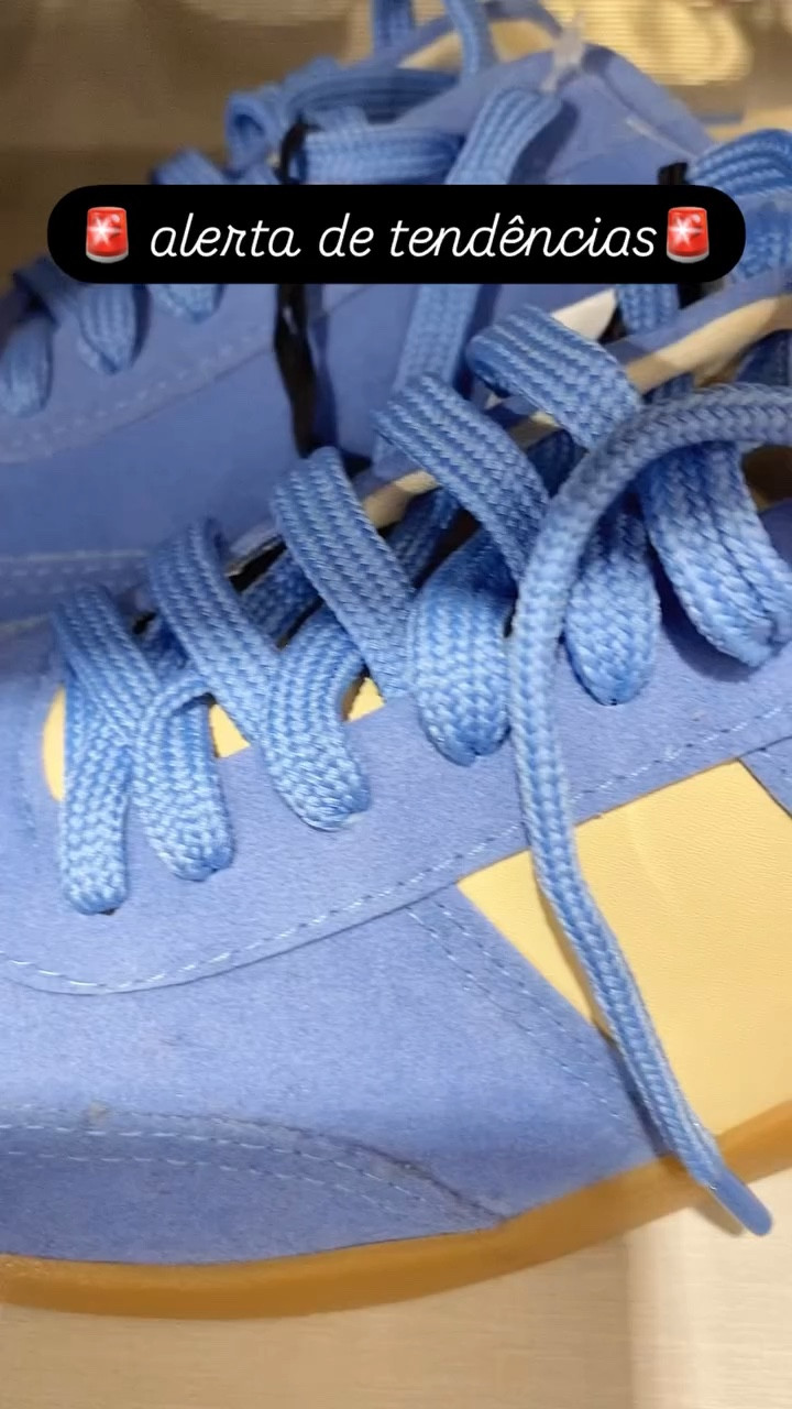 Alerta de tendencia: tênis estilo chuteira em diversas cores eles se inseriram no armário e os vão sair tão cedo, deixando os looks versáteis e com toque esportivo.
Outra tendência são as listras também em todas as cores inspiradas na tendência cottage core e também na volta dos anos 2000.
.
.
Gostou dessas tendências?
Qual tendência você vai usar muito ?
#modafeminina #stylyng #fashionismo #fashionlook #tendenciademoda #consultoriademoda #tendencias2025 #modarenner