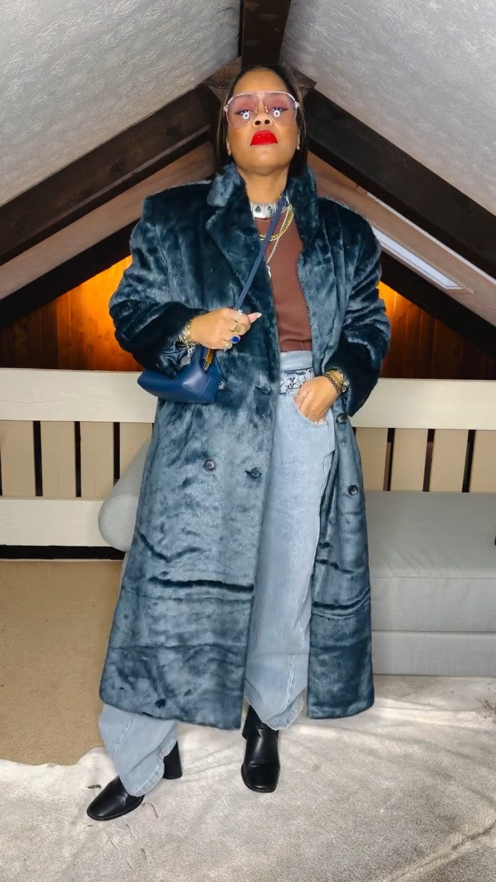 Hey boo! Just a lil advice for a girlie with a closet full of denim and I wear them all!😂 

I’m always loving a good denim with a not so basic, basic top! It’s easy and looks well put together! Let me know what y’all think! 

This cardigan is on sale too! It’s good and super affordable!!
•
•
Style over forty, denim style, denim addict, workwear style, red lips,