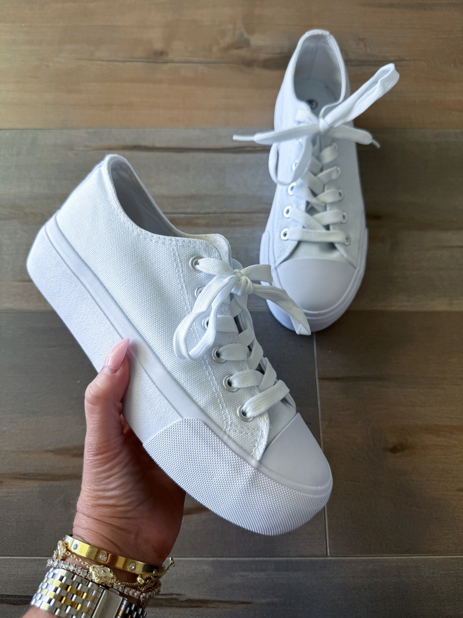 The perfect white sneaker for spring! Great to wear with dresses and shorts 

#LTKspringtrends #LTKspring