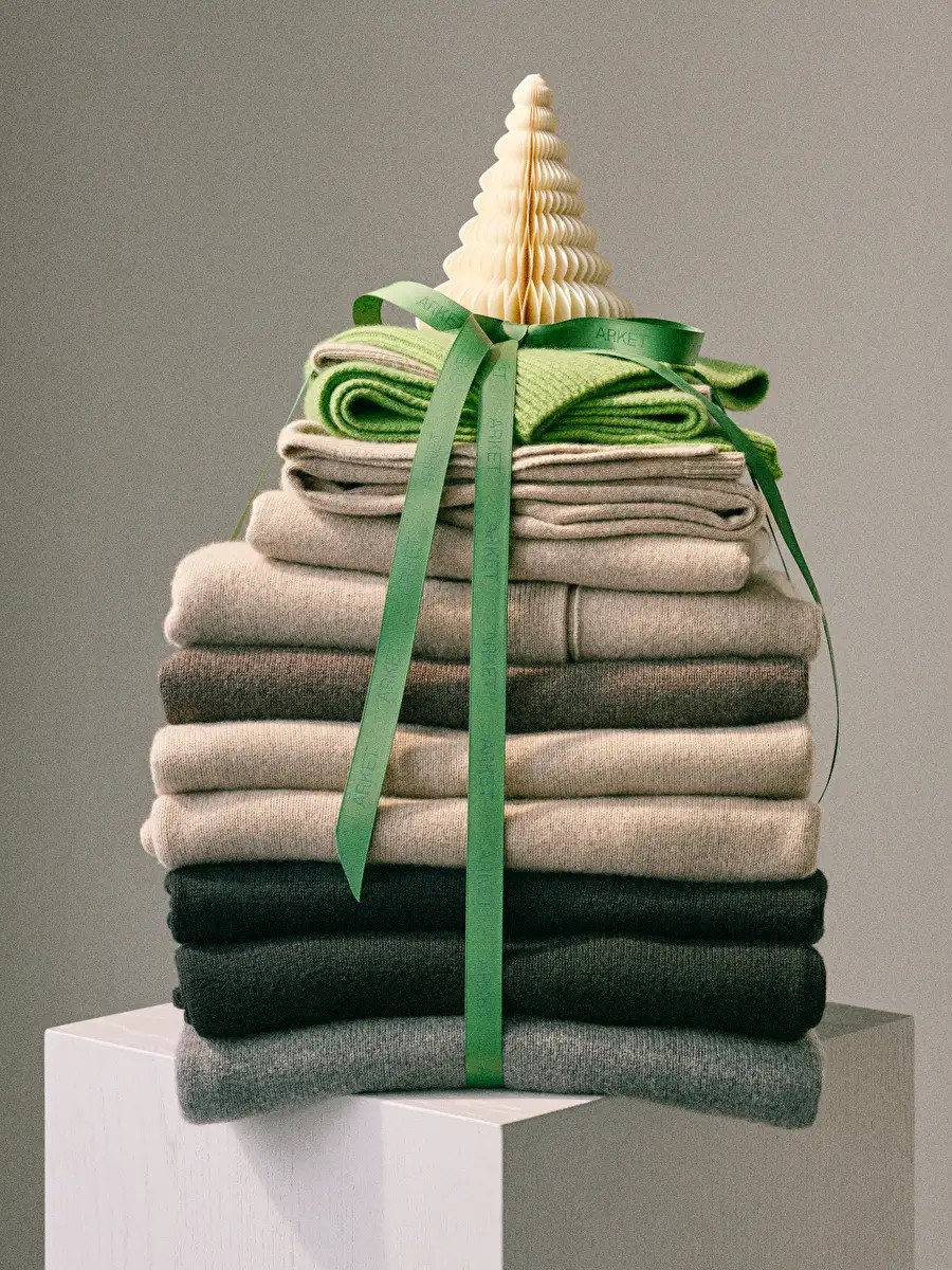 Raglan-Sleeve Cashmere Roll-Neck Jumper | ARKET (US&UK)