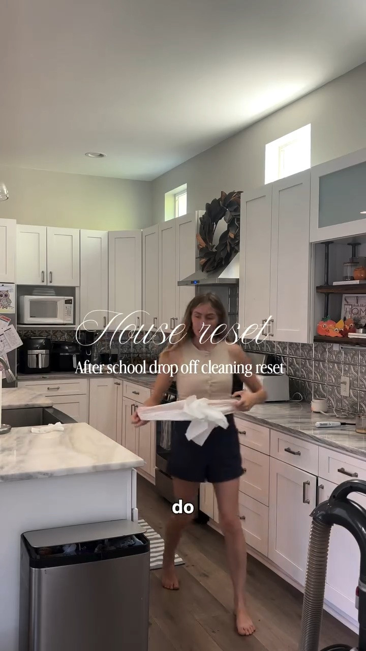 After school drop-off = home reset time ✨🧼 There’s something so satisfying about getting the house fresh and clean before the afternoon chaos begins.

Thank you to @mrsmeyers for sending over some of their cleaning favorites! I’m making the most of this quiet little window with a clean kitchen, fresh surfaces, and that just-cleaned feeling. 🤍

A realistic SAHM home reset, cleaning routine, and a few simple ways I make our home feel fresh and cozy again. 🫧✨

#mrsmeyerspartner #MrsMeyersCleanDay #HomeReset #CleaningRoutine #SAHMLife