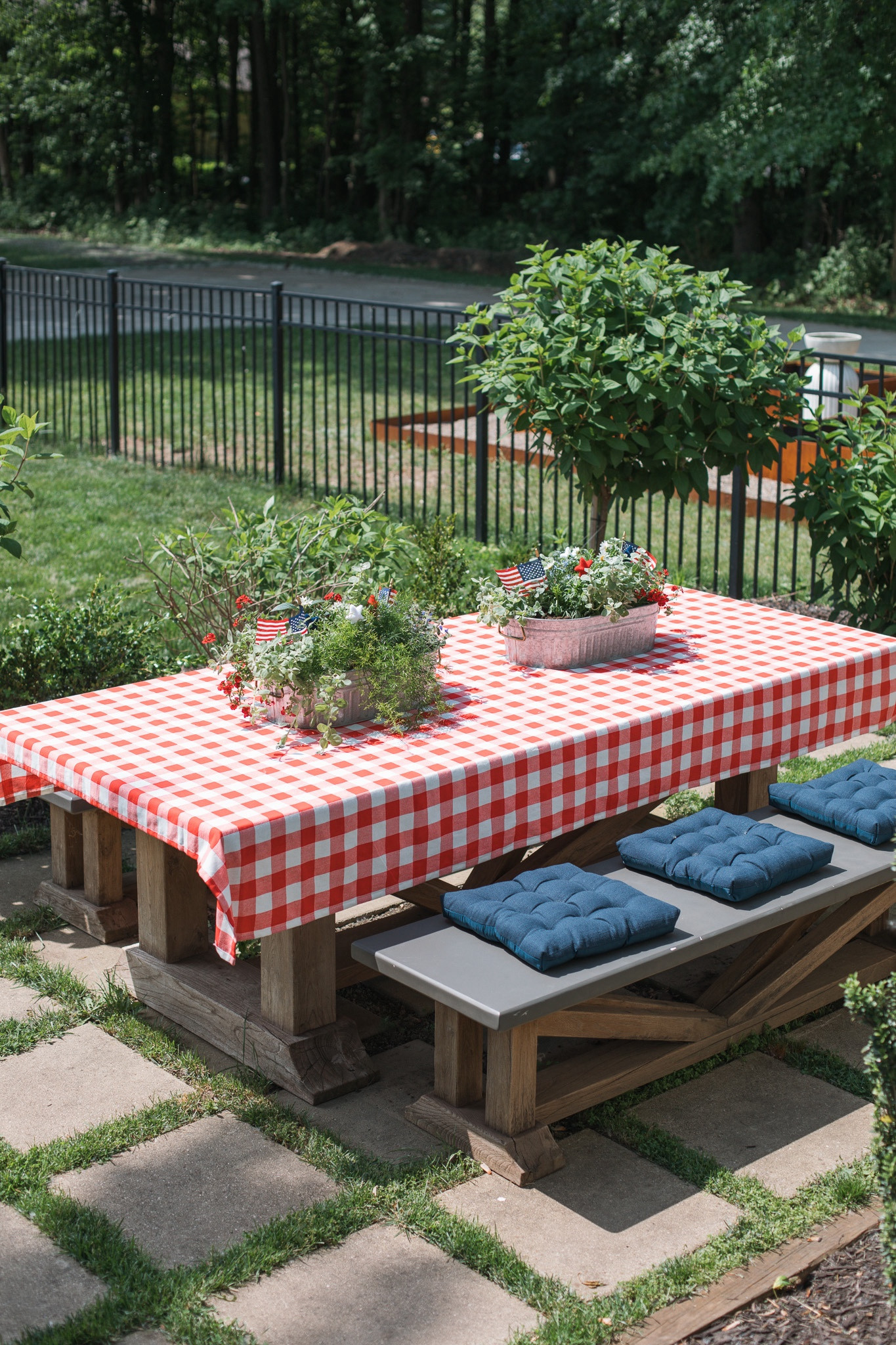 The cutest table set up! @walmart has adorable decor for Memorial Day & you can get it as soon as same day!! #walmartpartner

#LTKSeasonal #LTKHome
