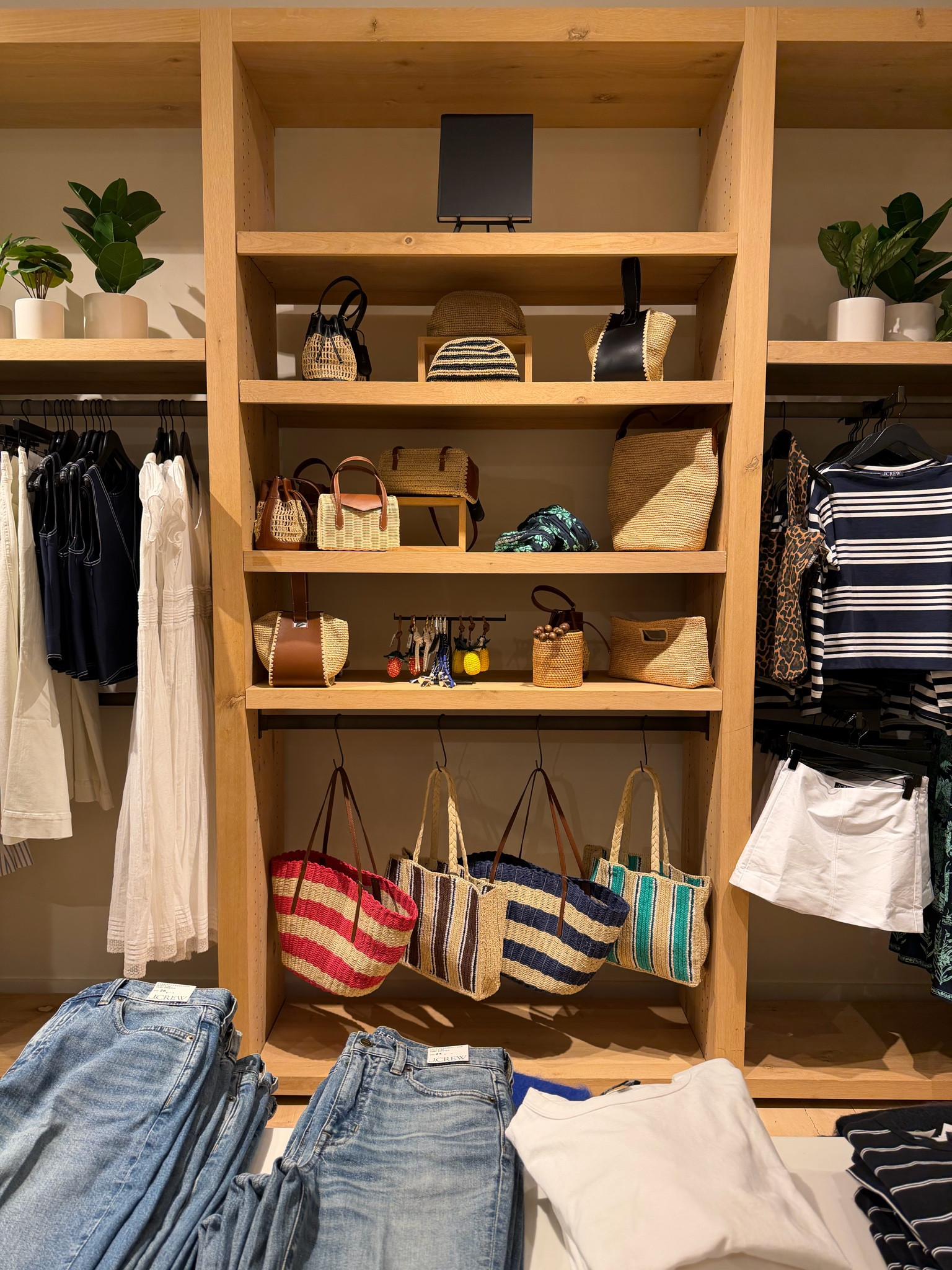 on sale @jcrew with code MUSTSHOP

perfect time to grab a bag for summer, and for mom for Mother’s day!

#LTKMothersDay #LTKTravel #LTKSaleAlert