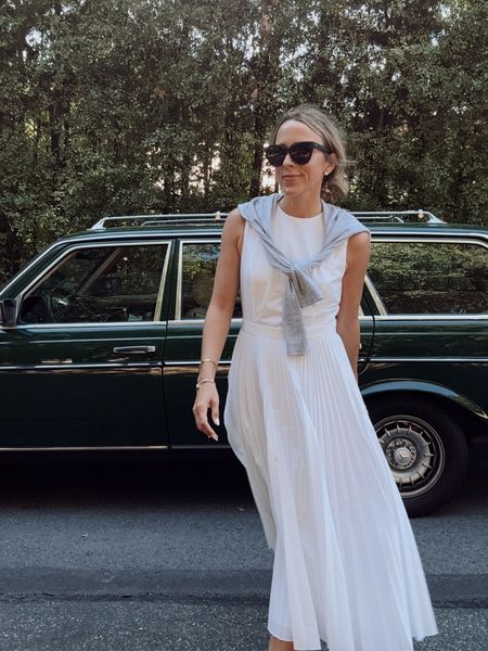 Slow stepping in to summer with my daughters up and coming preschool graduation, dinners al fresco and many more fun events to come. @theory__ has some beautiful timeless and classic dresses that can carry you through it all #ad #intheory 