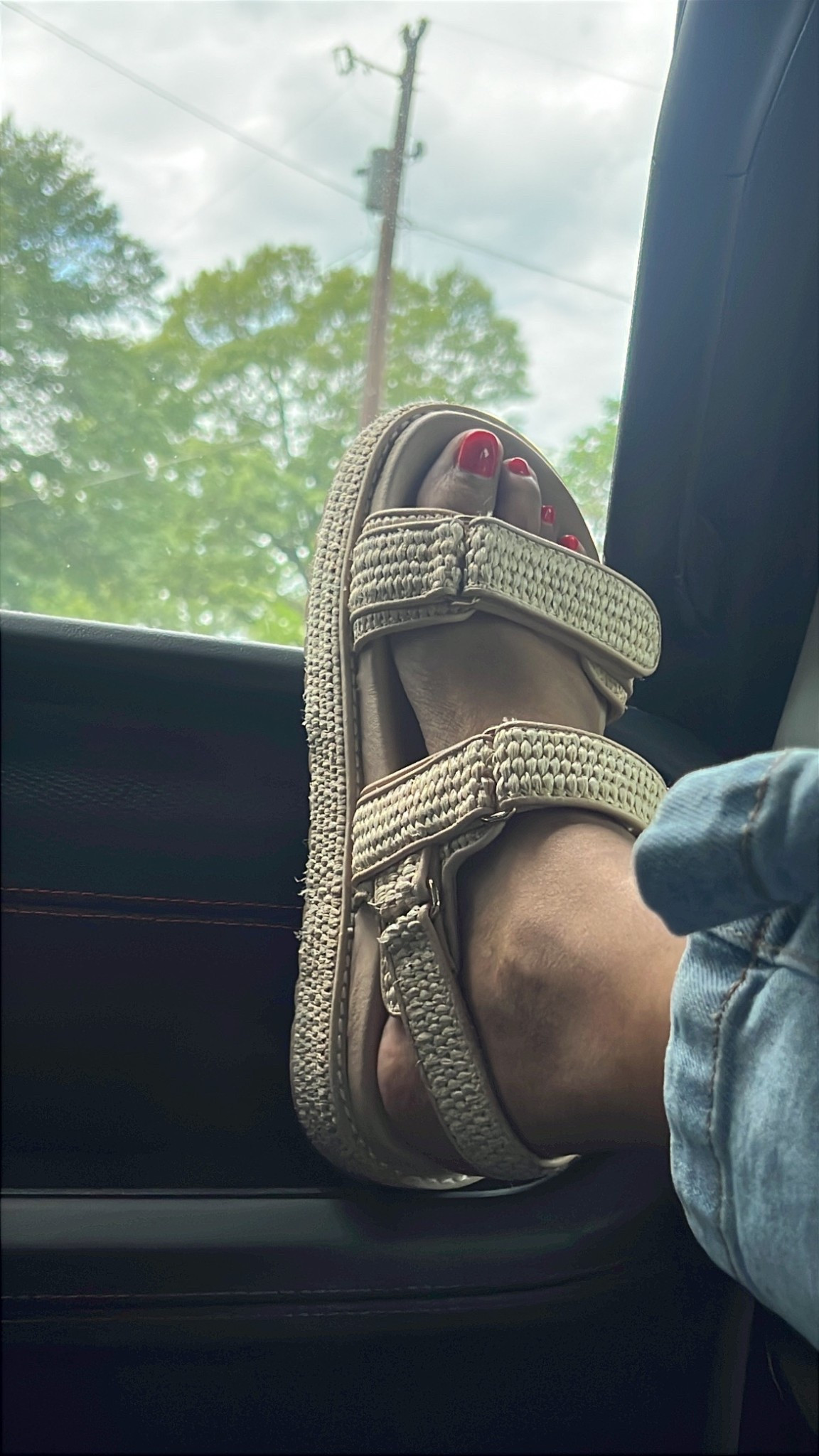 Bigmona Raffia Sandal + Red Toes = Summer 🫶🏽

#LTKFindsUnder100 #LTKShoeCrush #LTKSeasonal