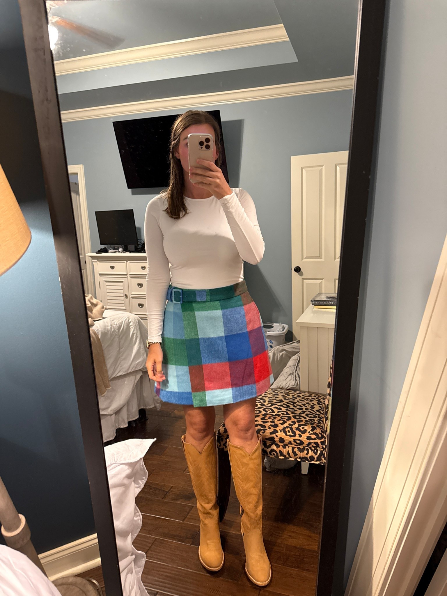 this skirt is so cute! And it has pockets! 
Working mom / winter wear / work wear / fall outfit / holiday outfit 

#LTKHoliday #LTKWorkwear #LTKFindsUnder50