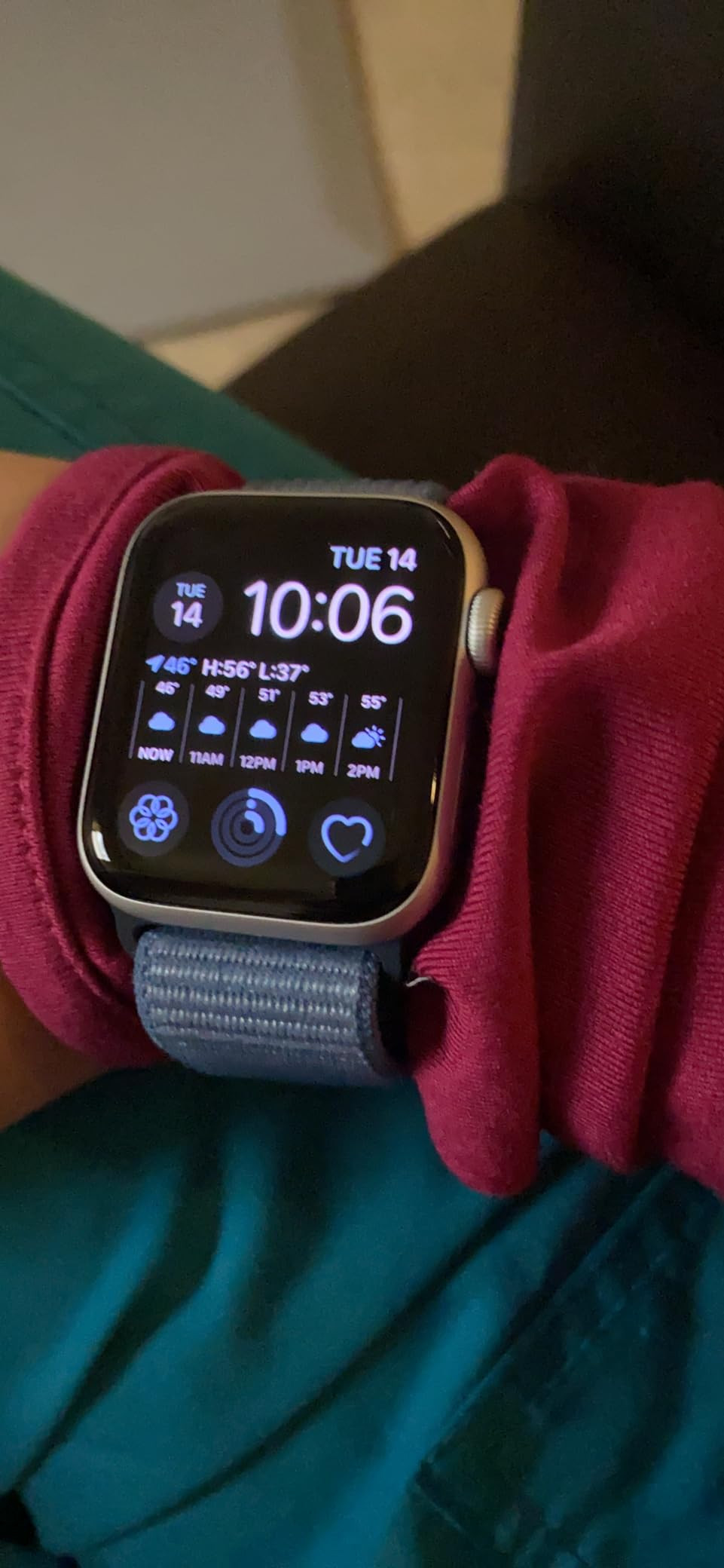 Apple Watch SE (2nd Gen) [GPS 40mm] Smartwatch with Silver Aluminum Case with Storm Blue Sport Ba... | Amazon (US)