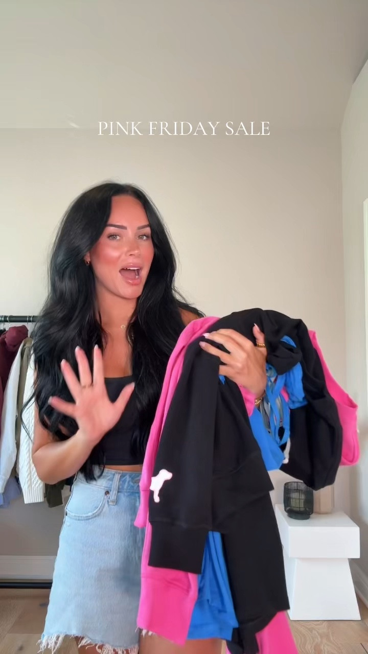 PINK Friday Sale!!!! 🩷

✨ Limited-Edition PINK Friday capsule collection✨

My Sizing 5’7, 145lbs, 32dd
I’m wearing a size medium’s   

 #PINKPartner @vspink

