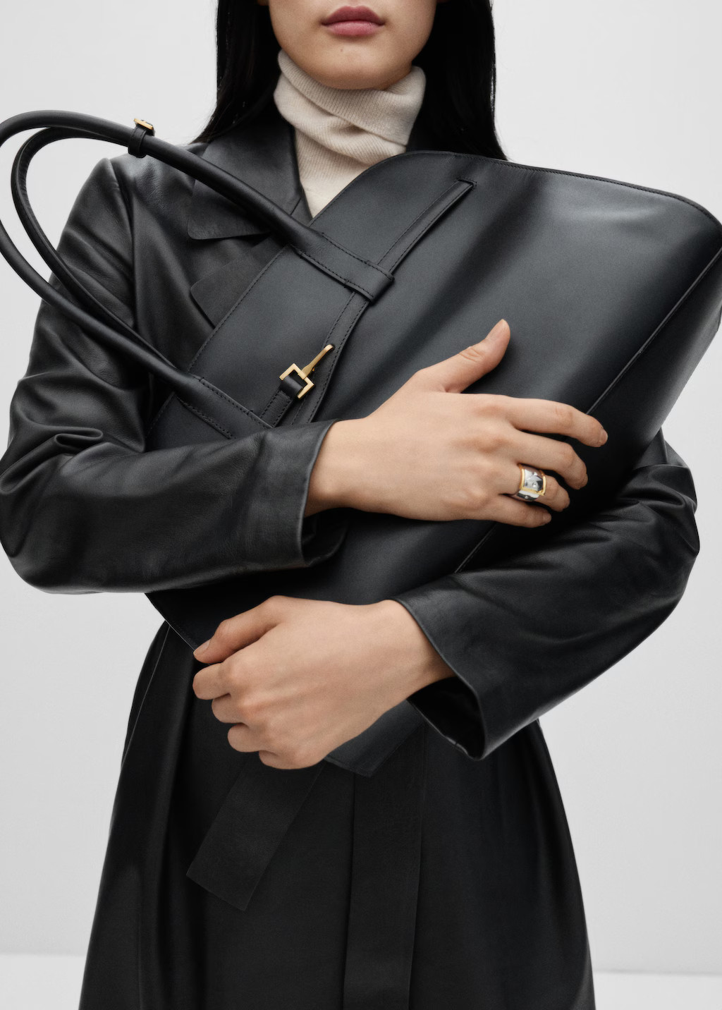 Wide ring buckle design | MANGO (US)