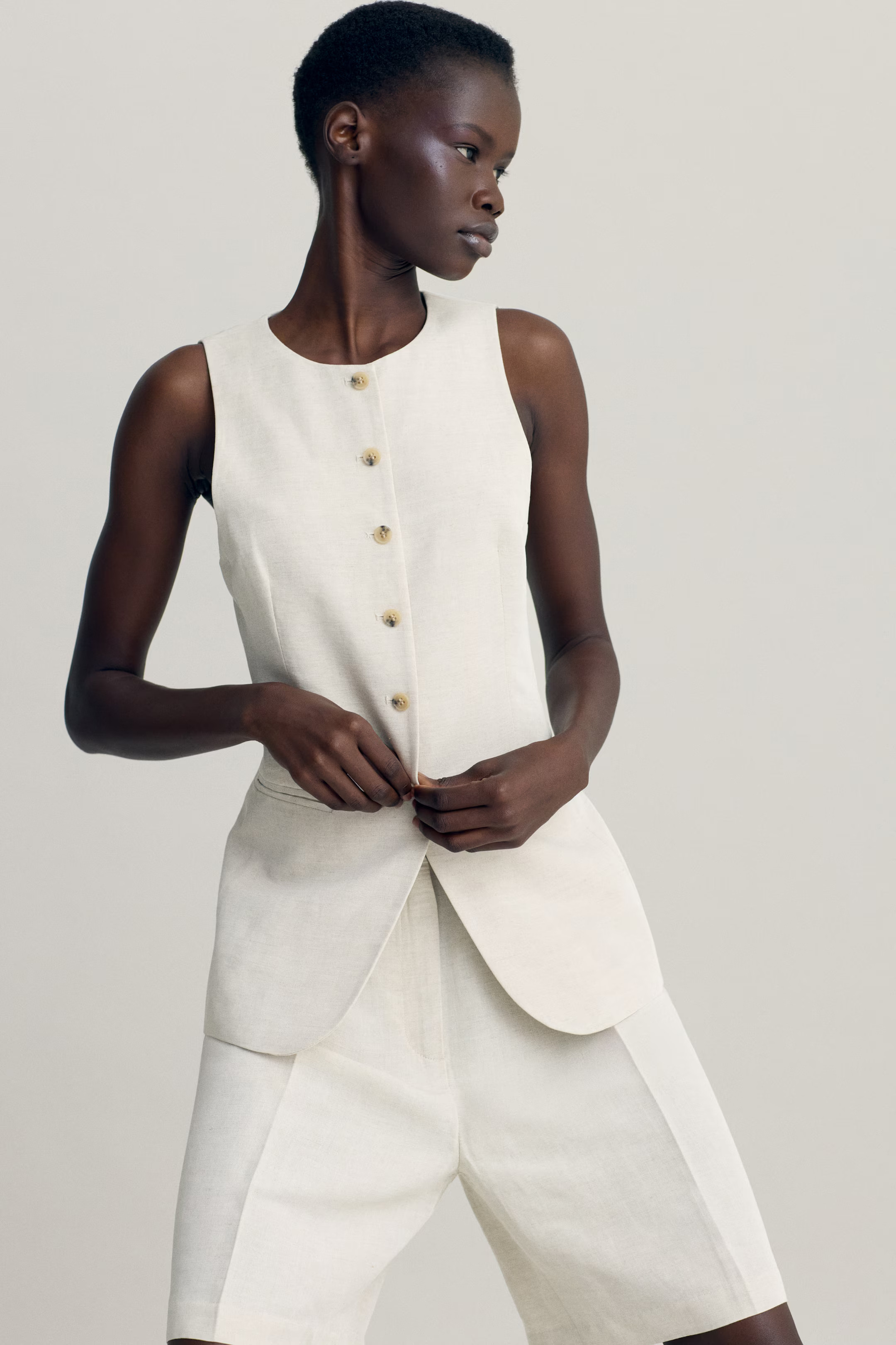 Linen-blend Bermuda shorts | H&M (UK, MY, IN, SG, PH, TW, HK)