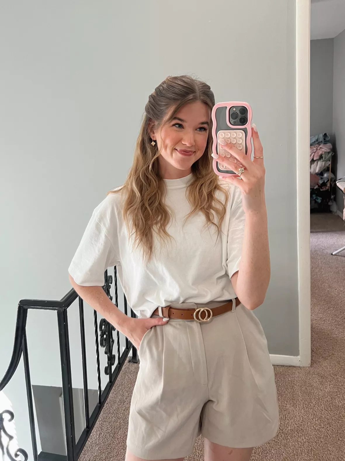 I love a neutral outfit, clearly. 🤎 Shirt is from , pants: lulu