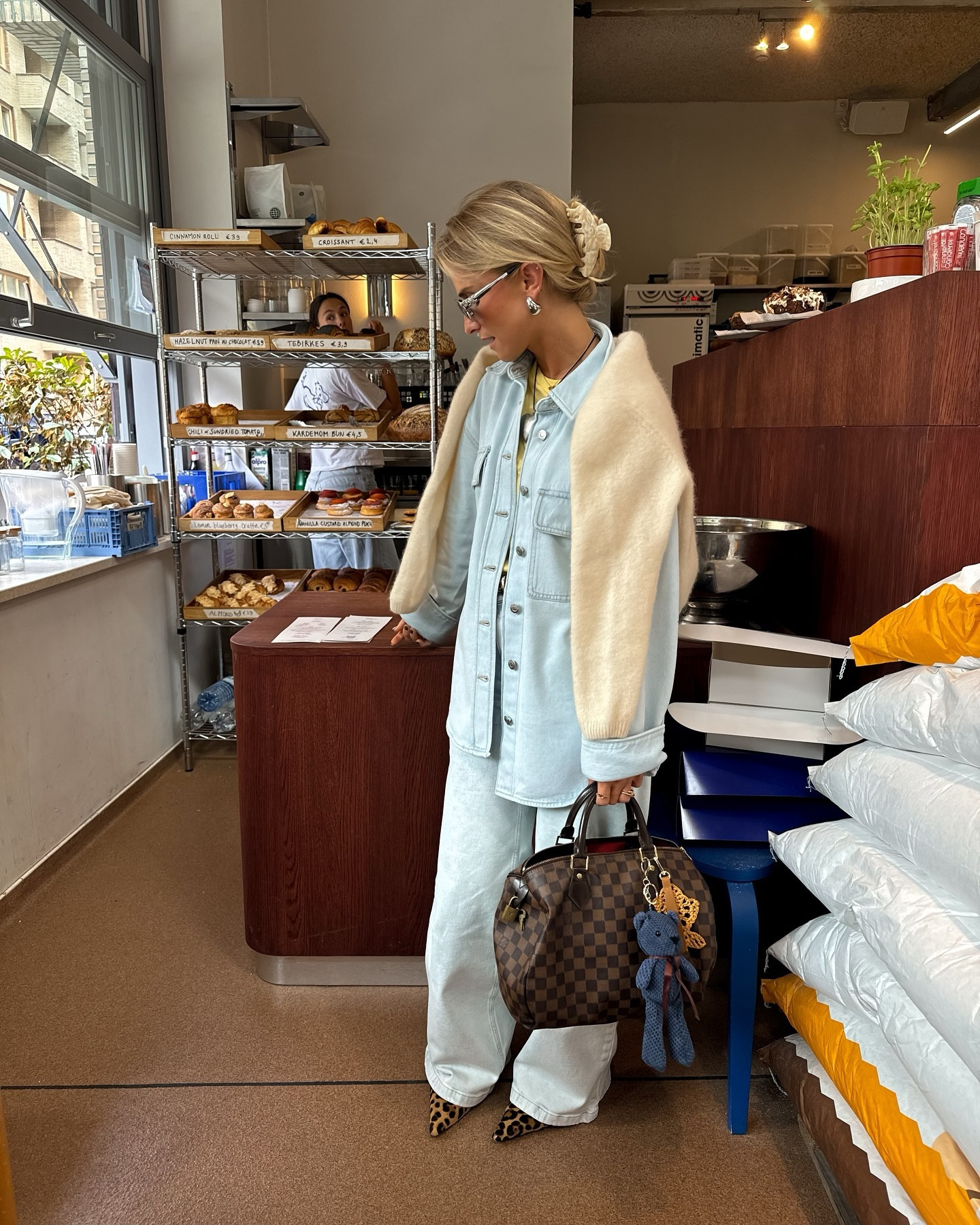 Double denim outfit 🩵✨Add a yellow cardi for over your shoulders and some leopard flats for a mix of comfy and chic for pre fall season. 🐆 What do we think about this look yes/no? 

#ootd #ootdfall #comfychic #doubledenim #denimondenim #denimlove #fallessentials #popofyellow #fallfashion #falloutfit #falloutfitideas #outfitideas #styleinspo #styleinspiration