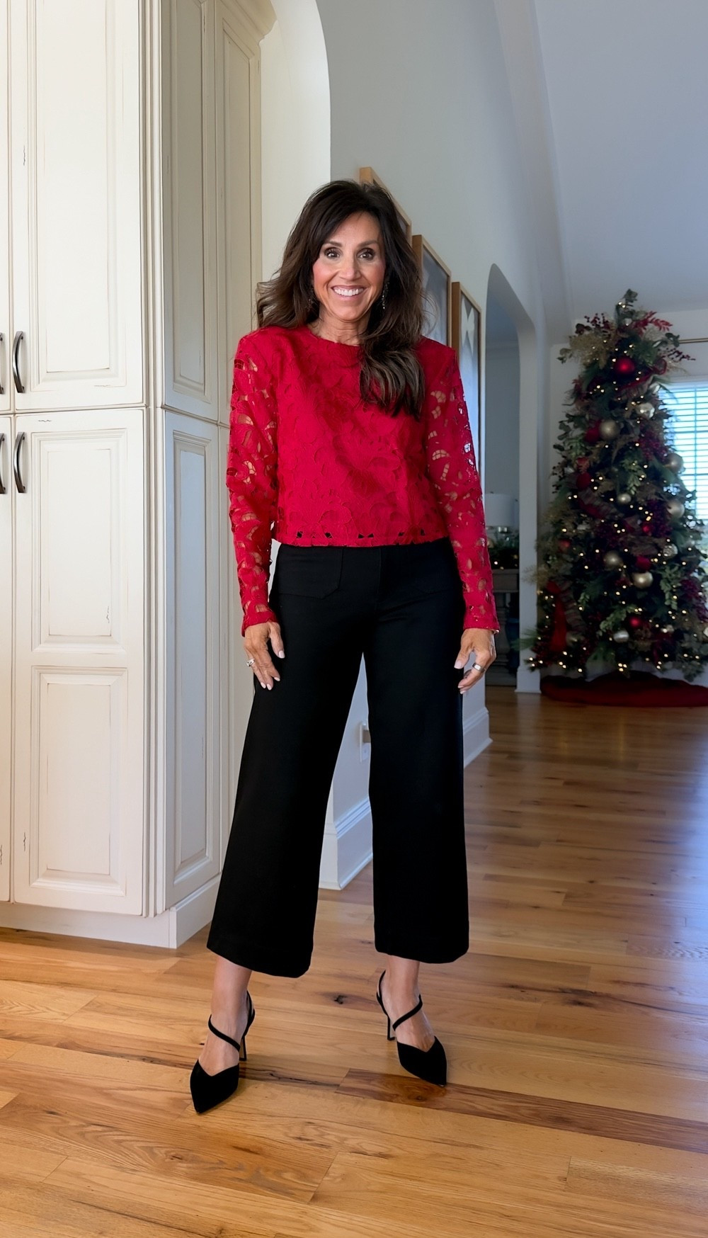 Holiday Style

Top - Small
Pants -Size 6

#LTKSeasonal #LTKHoliday #LTKOver40