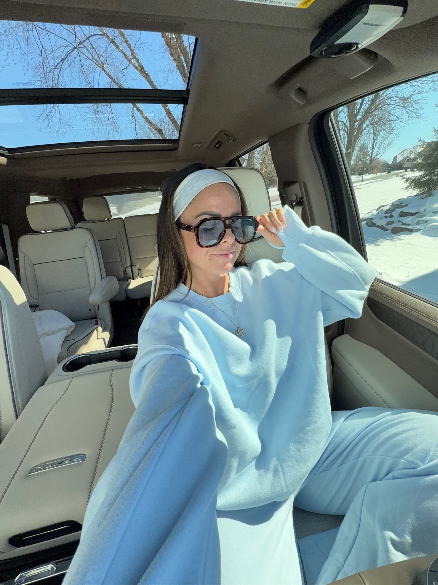 Can’t get enough of this baby blue color! Loving this aerie set, it’s perfect for winter and leading into spring 

#LTKgrwm #LTKootd #LTKSeasonal