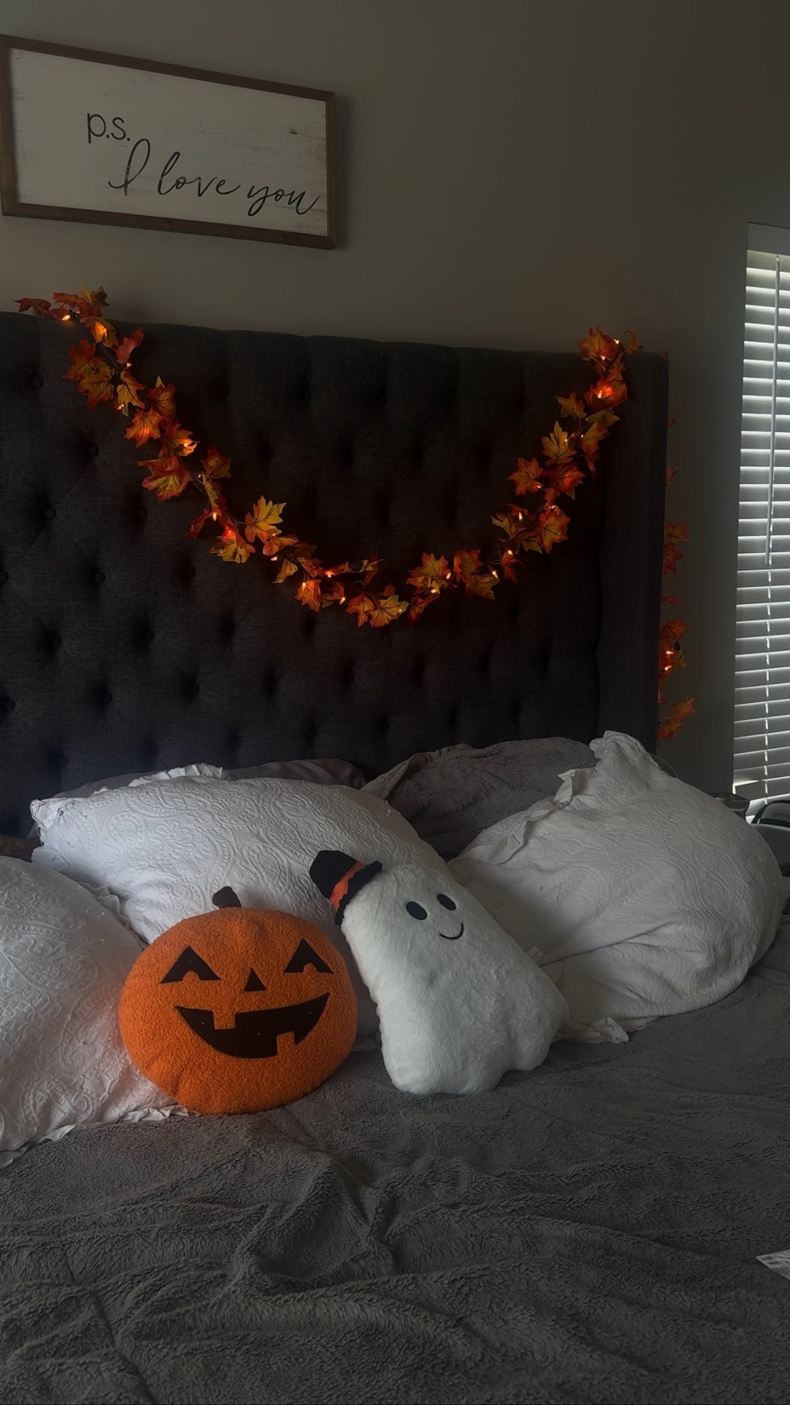 My cozy Halloween room 


#targetfinds #halloweendecor 

#LTKSeasonal #LTKFindsUnder100 #LTKHome