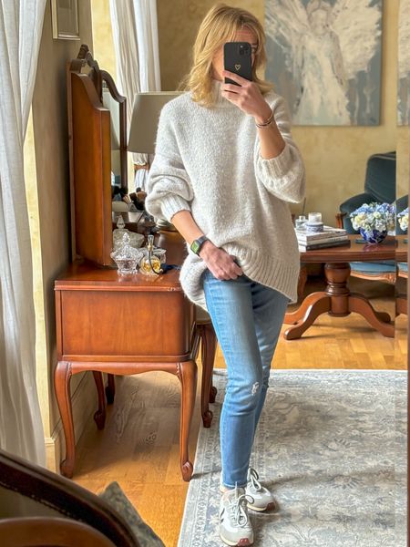 It’s a comfy oversized knit & jeans simple kind of day.
.
Jumper @staud
Jeans @jcrew
Trainers @veja pr
.
#everydaystyle #everydayfashion #mystyle .#mymidlifefashion #everydaylife .#thisis50 #ootd #whattowear 

#LTKover40 #LTKSeasonal #LTKeurope