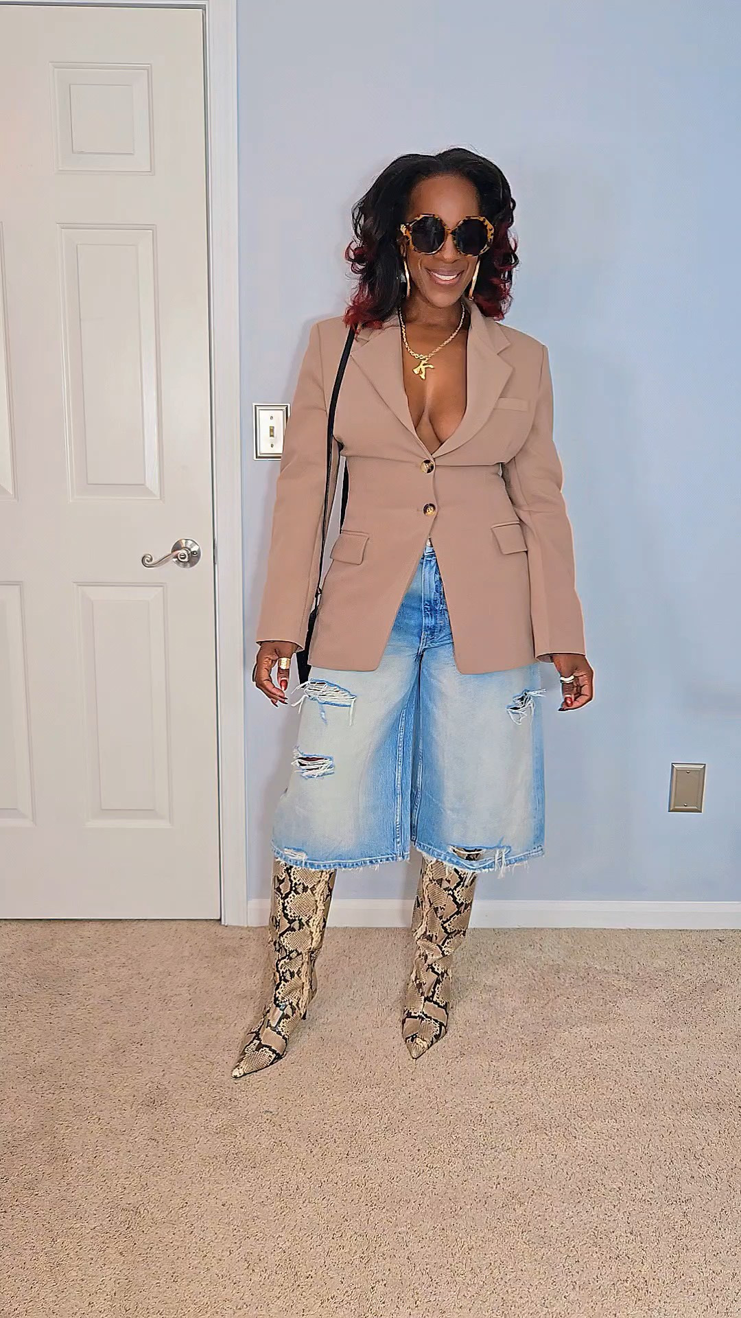 When I say I'm gonna wear the hems offa these jorts...I MEAN ITTTT!They're so good!Pairing them with everything and they will officially go down as my best purchase of 2025! So if you see me out in these streets with these same jorts on, just mind your business and Imma mind mine, OK!?Blazer: @asosJorts: @zara Boots: @hm Bag: @brahmin #gettingdressed #dressingover40 #blazeroutfit #classygirl #classictrends

#LTKootd #LTKOver40 #LTKMidsize